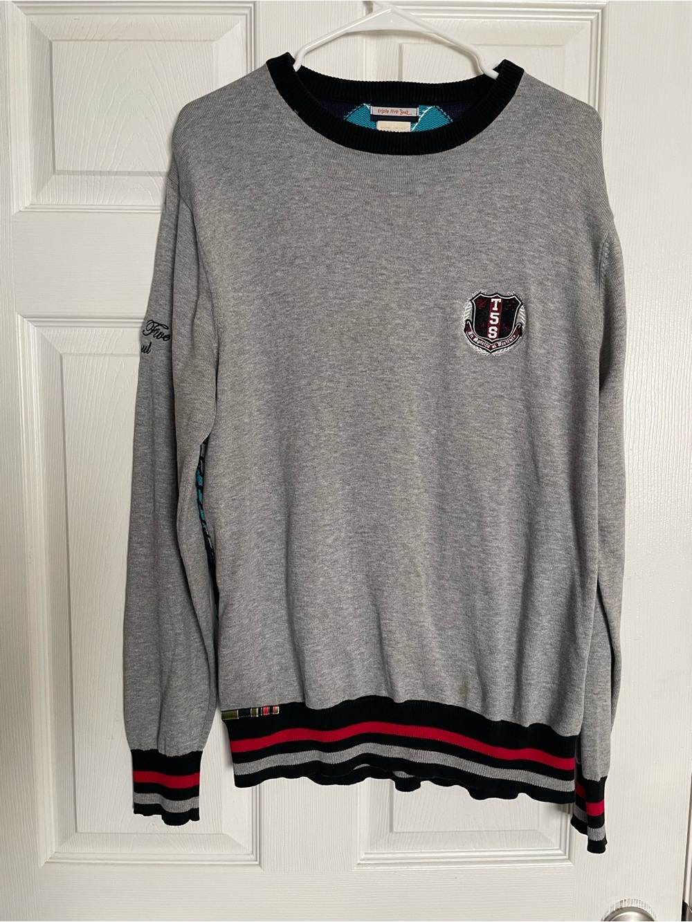 Vintage Triple Five Soul Mens Grey Crewneck Sweater with Blue Patterned Back